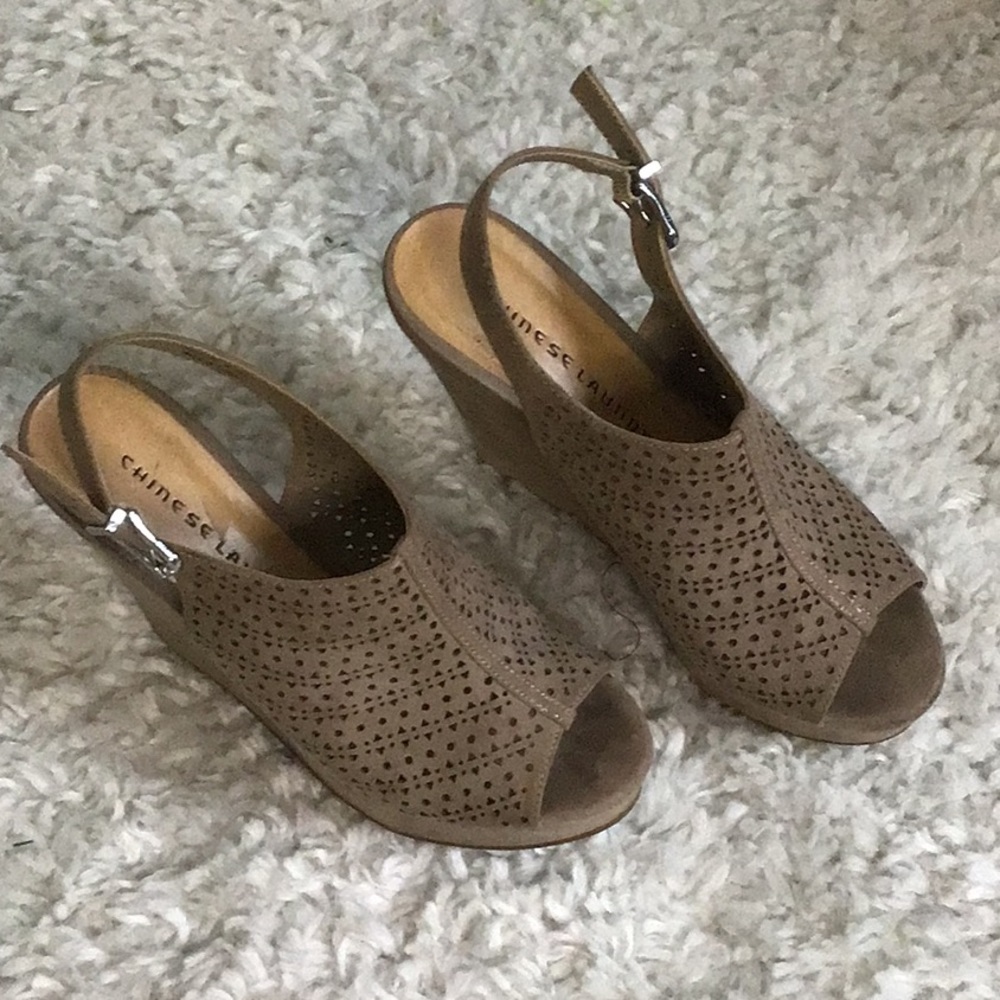 6.5 Chinese Laundry Tan Suede Wedges